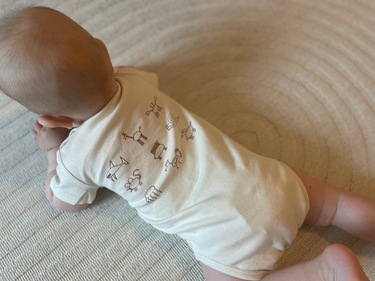 marcii x Ugly Animals: Baby-Body mit Tier-Motiv aus Bio-Baumwolle